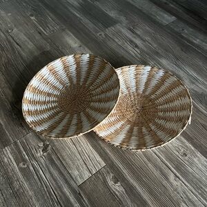 Handwoven Round Woven Wall baskets - Natural and White